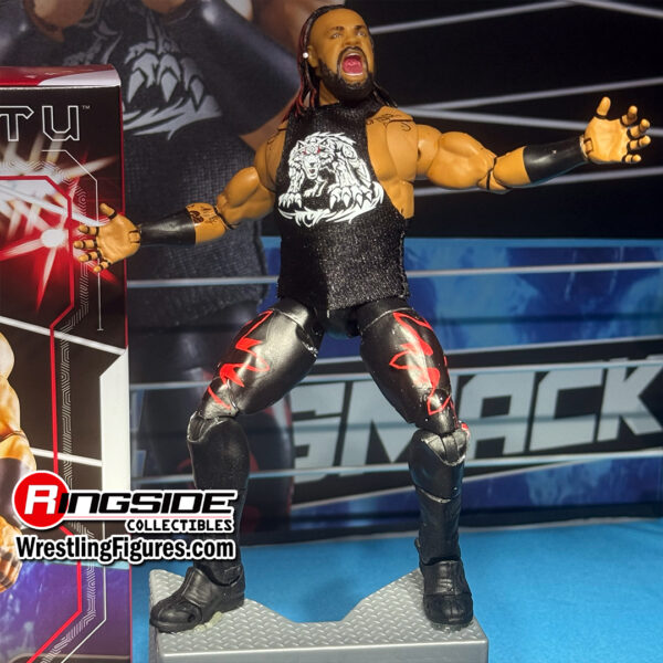 ring a escala smackdown (incluye figura exclusiva ultimate edition de jacob fatu)